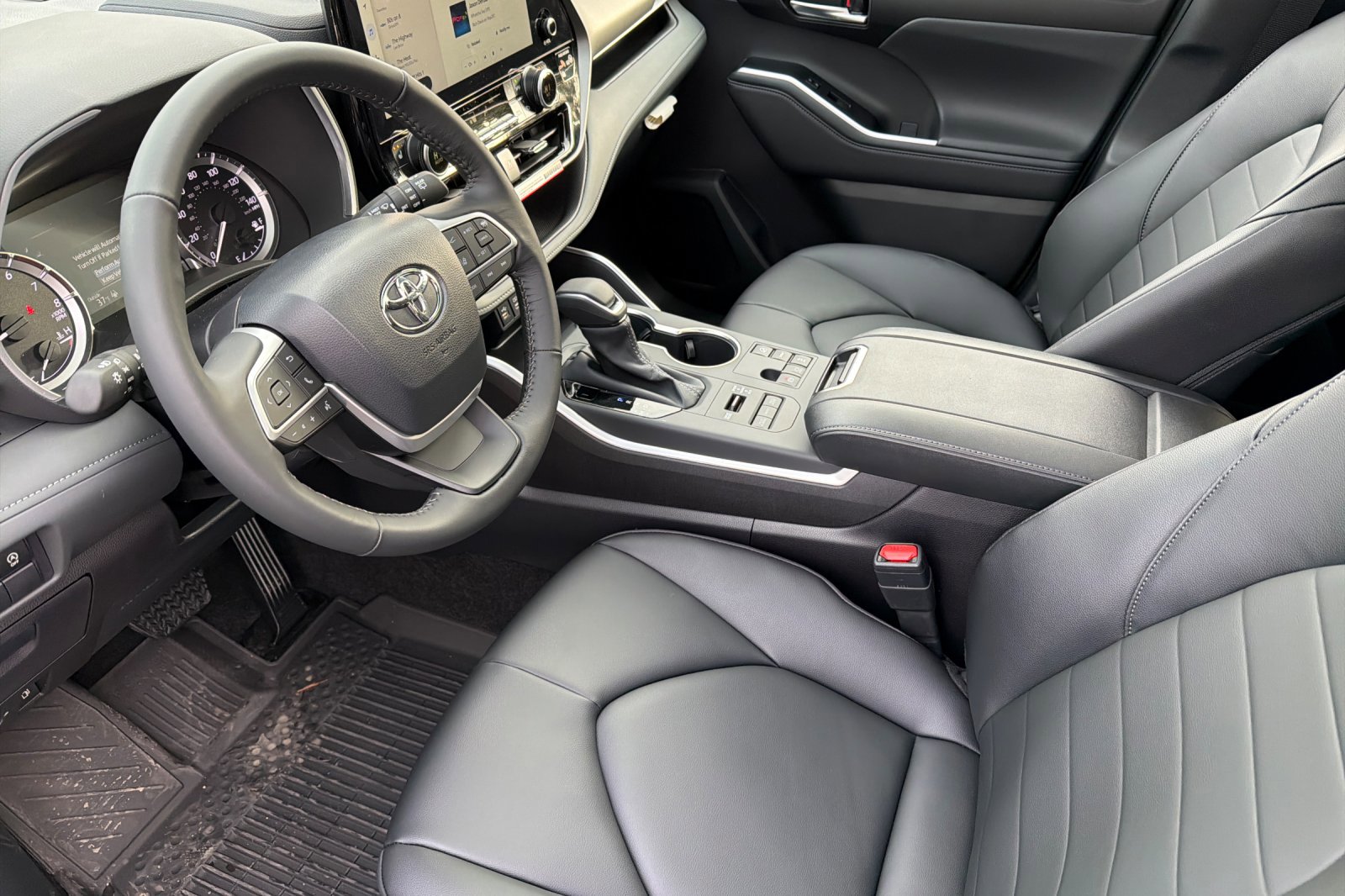 New 2026 Toyota Highlander XLE image 8