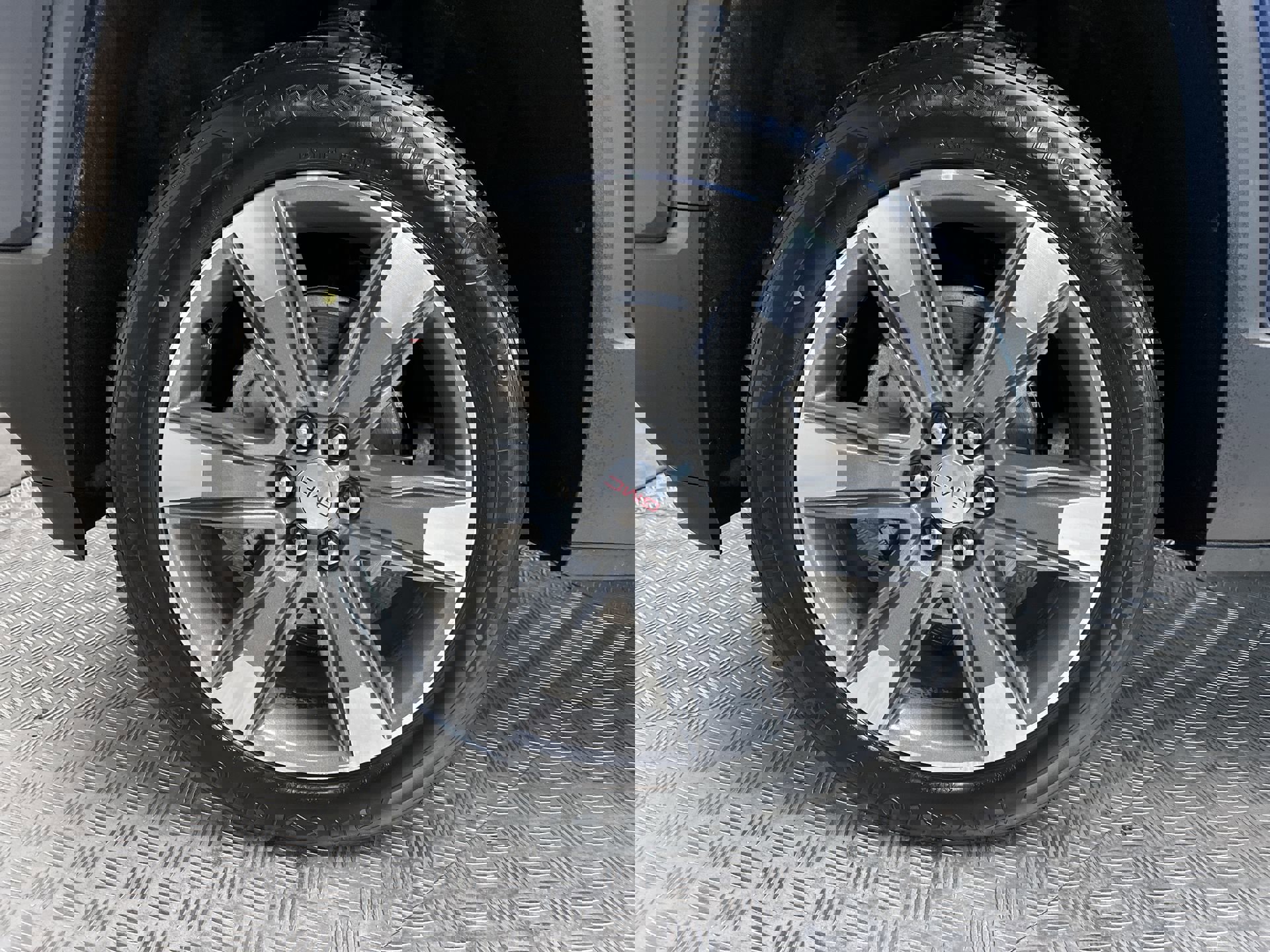 Used 2018 GMC Acadia SLT image 28