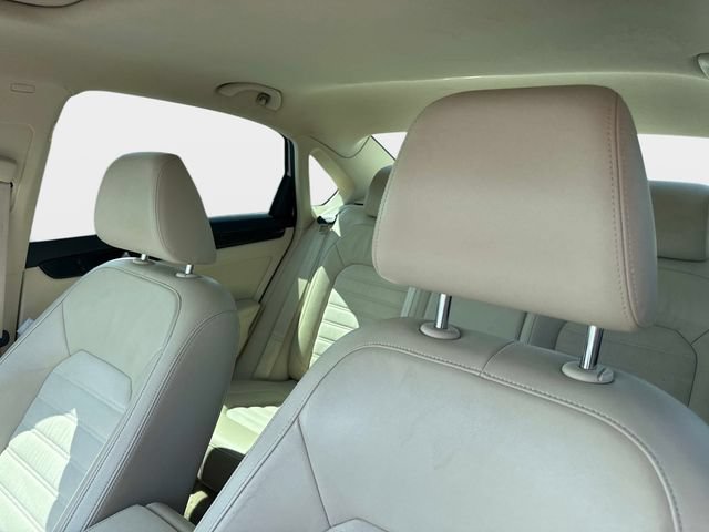 Used 2015 Volkswagen Passat 1.8T SEL Premium FWD image 17