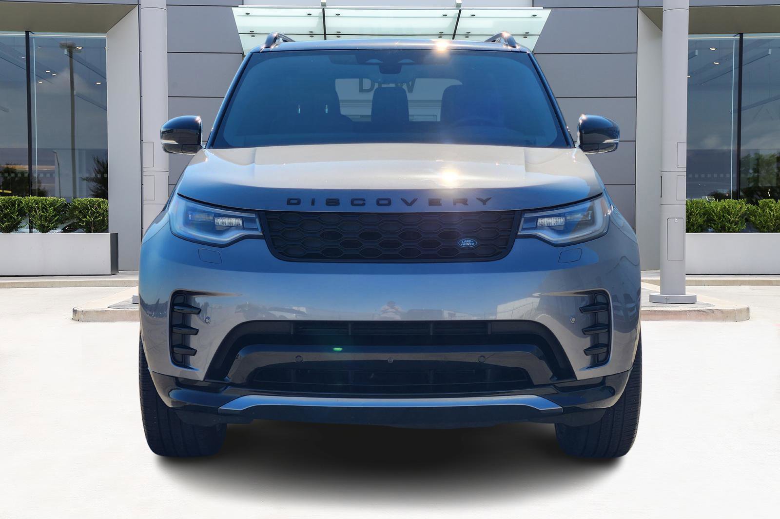 Certified 2024 Land Rover Discovery Dynamic SE image 2