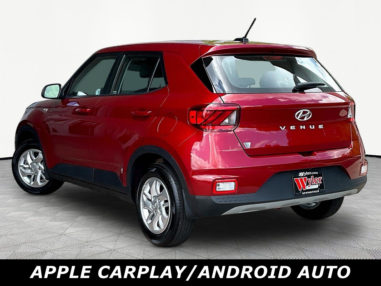 Used 2025 Hyundai Venue SE FWD image 4