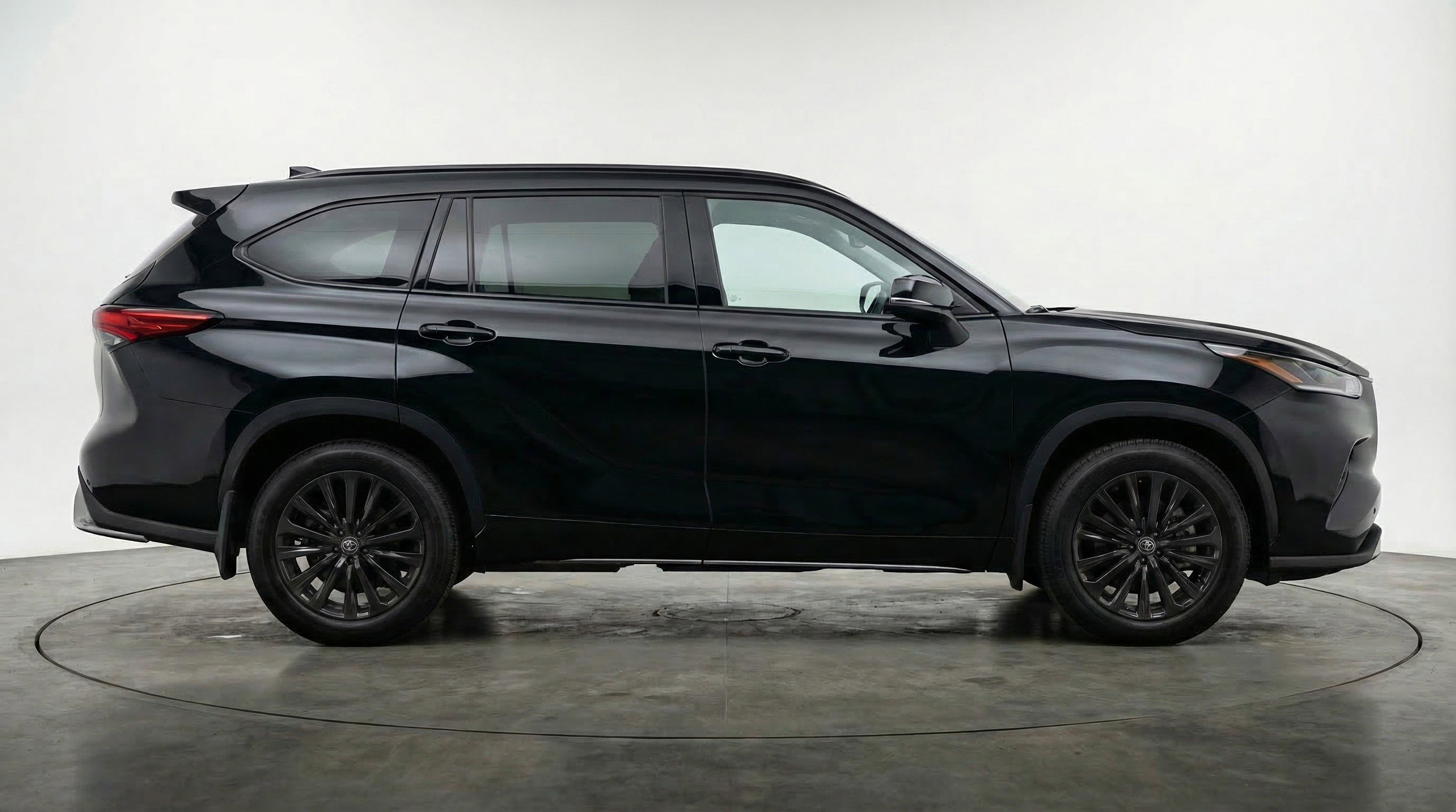 Used 2025 Toyota Highlander XSE AWD/4WD image 11