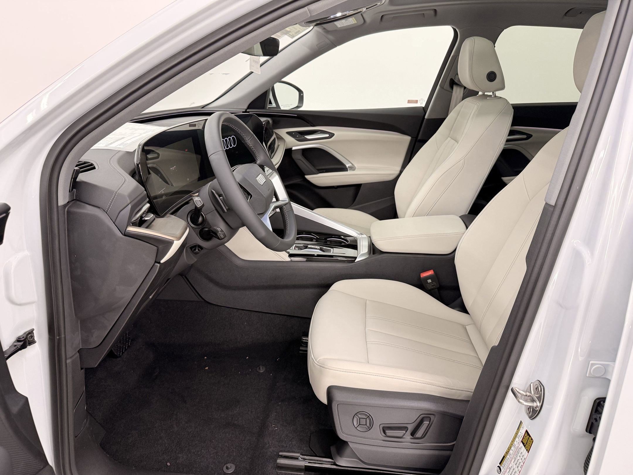 Used 2025 Audi Q5 Premium w/ Convenience Package AWD/4WD image 5