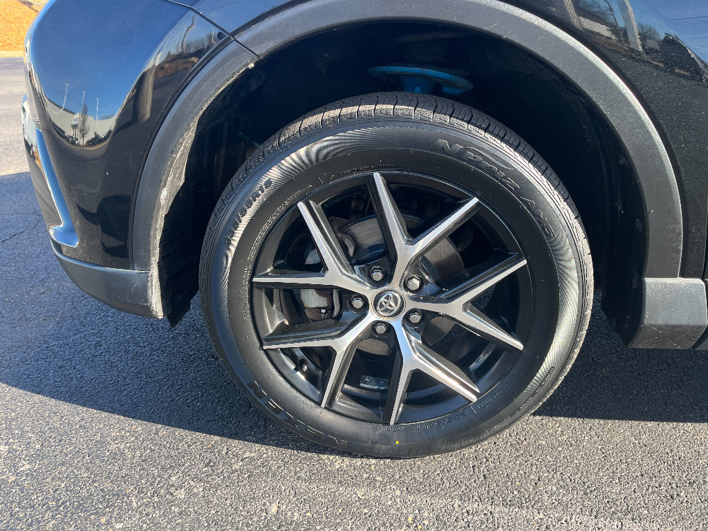 Used 2018 Toyota RAV4 SE w/ Power Extra Value Package image 8