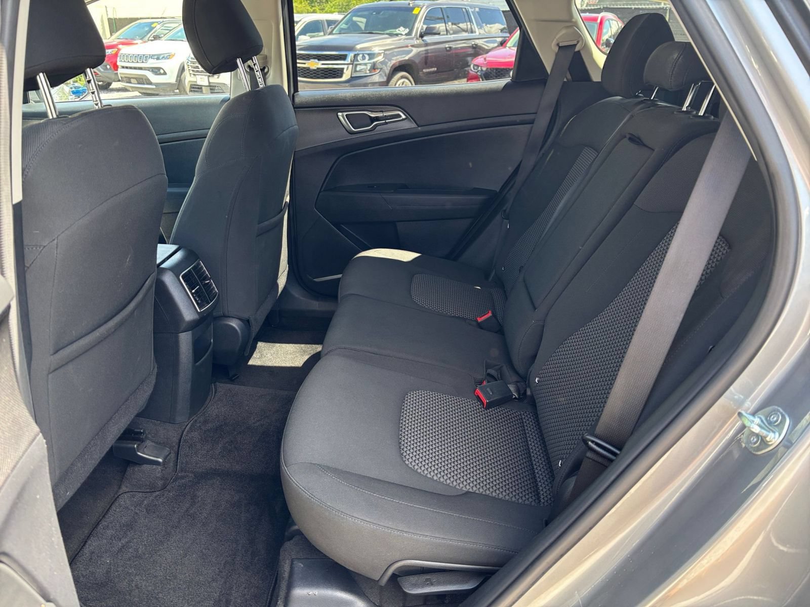 Used 2025 Kia Sportage LX FWD image 25