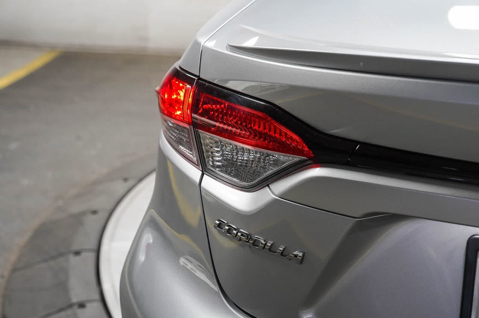 Used 2024 Toyota Corolla SE w/ SE Package FWD image 11