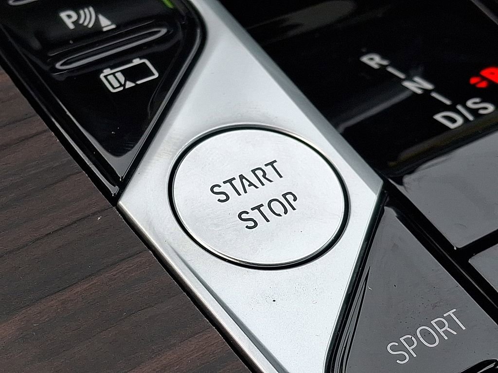 New 2026 BMW X5 xDrive50e w/ Premium Package image 15