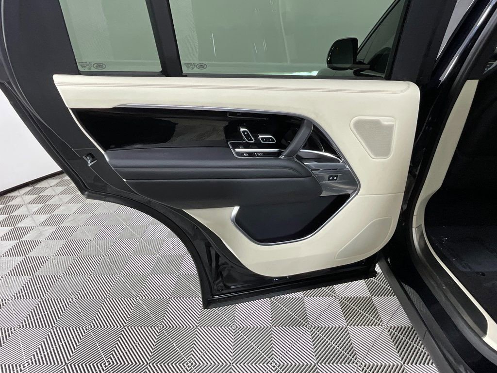Used 2024 Land Rover Range Rover Long Wheelbase SE image 27