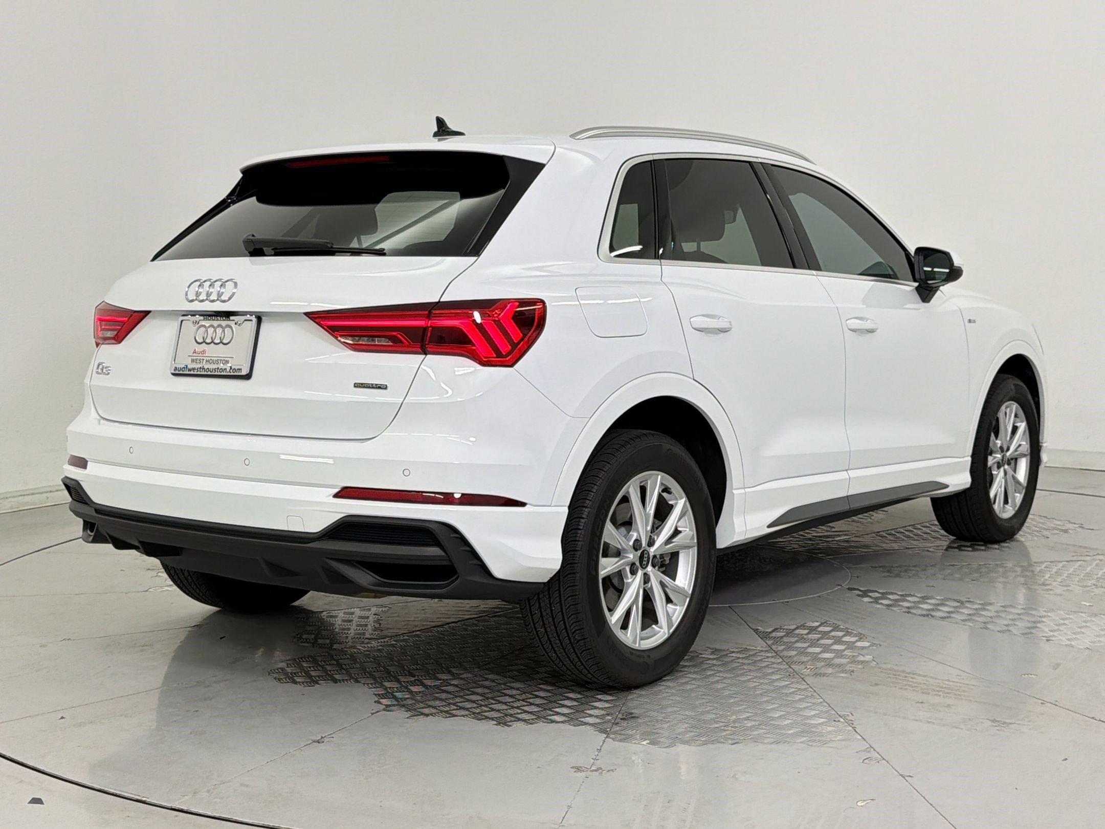 Certified 2025 Audi Q3 2.0T Premium image 9