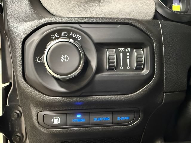 Used 2021 Jeep Wrangler Unlimited Sahara AWD/4WD image 31