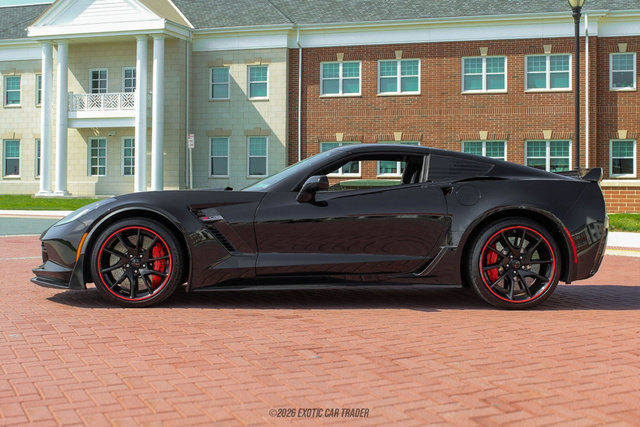Used 2016 Chevrolet Corvette Z06 w/ Z07 Performance Package RWD image 3
