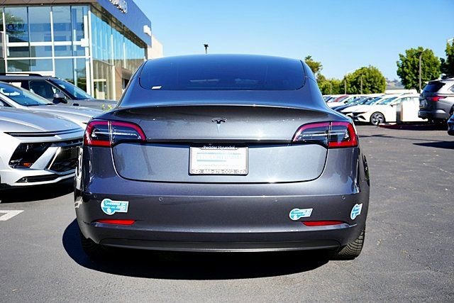 Used 2021 Tesla Model 3 Standard Range Plus image 9