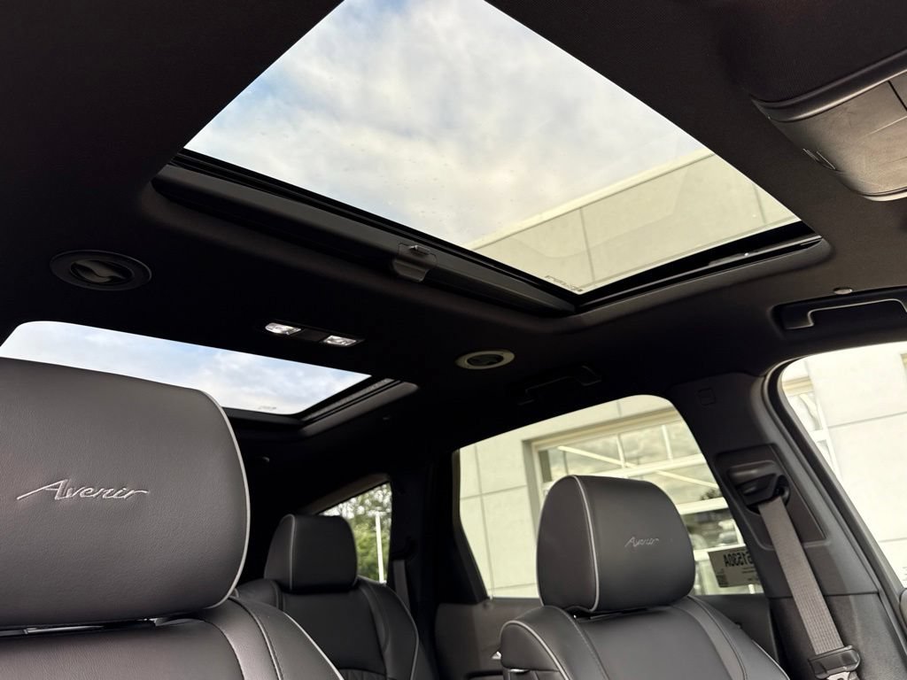 Used 2022 Buick Enclave Avenir w/ Avenir Technology Package AWD/4WD image 47