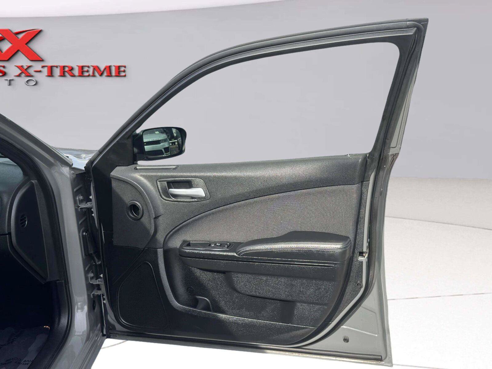 Used 2018 Dodge Charger SXT RWD image 39