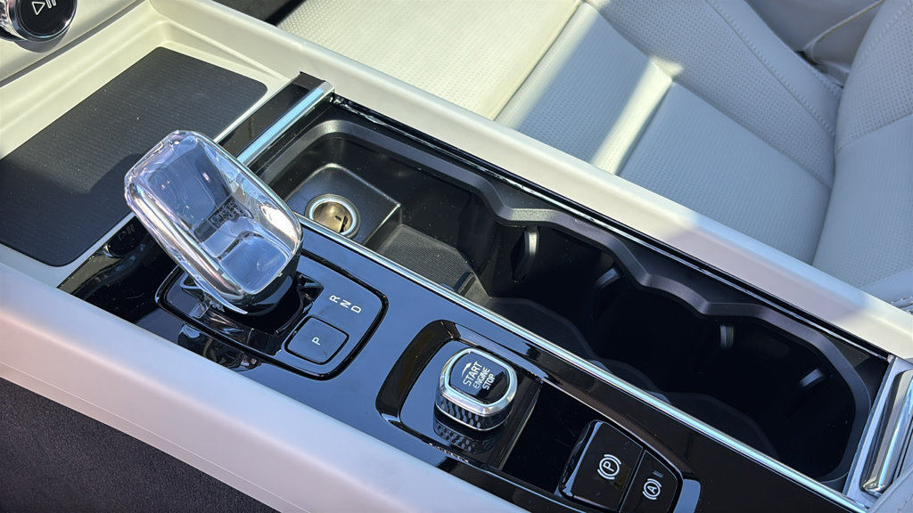 New 2027 Volvo XC60 B5 Ultra AWD/4WD image 23
