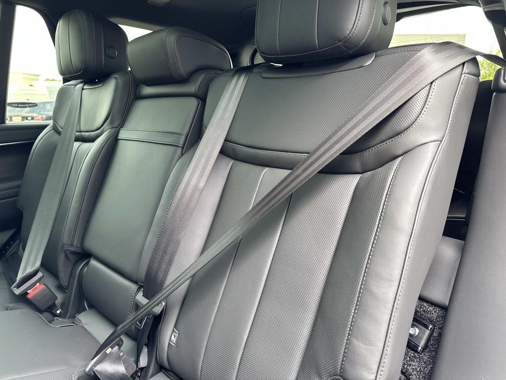 New 2026 Land Rover Range Rover Long Wheelbase SE AWD/4WD image 15