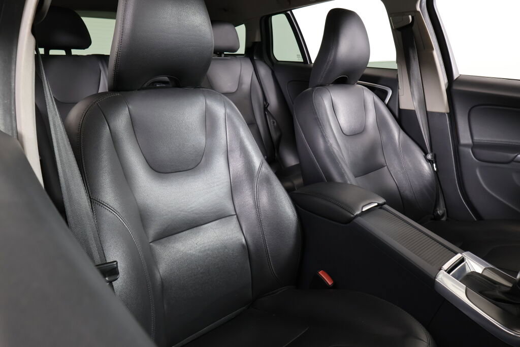 Used 2015 Volvo V60 T5 Premier image 24