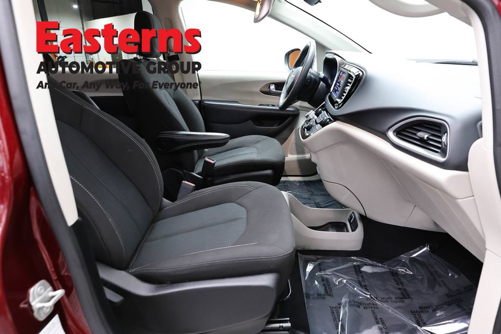 Used 2023 Chrysler Voyager LX FWD image 22