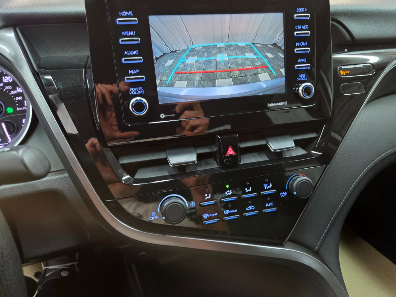 Used 2021 Toyota Camry LE image 21