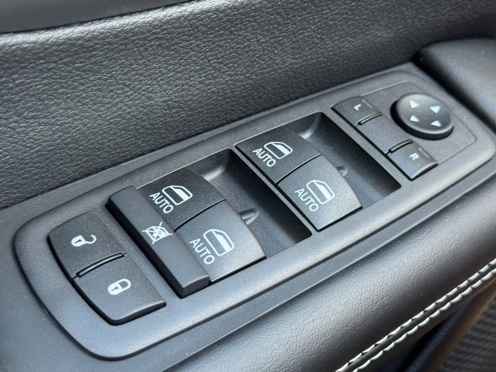 New 2027 Chrysler Pacifica Select FWD image 19