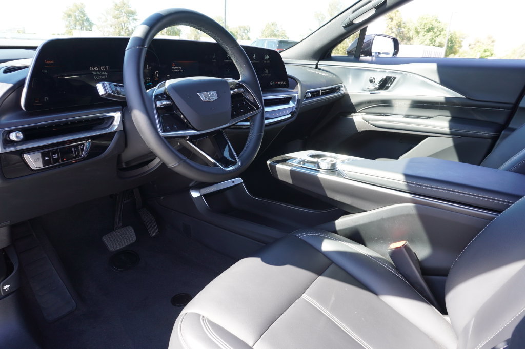 Certified 2024 Cadillac Lyriq Tech w/ Driver Assist Package RWD image 17