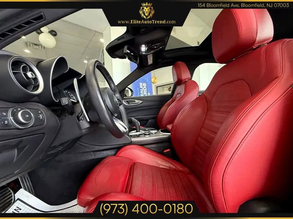 Used 2022 Alfa Romeo Giulia Veloce image 8