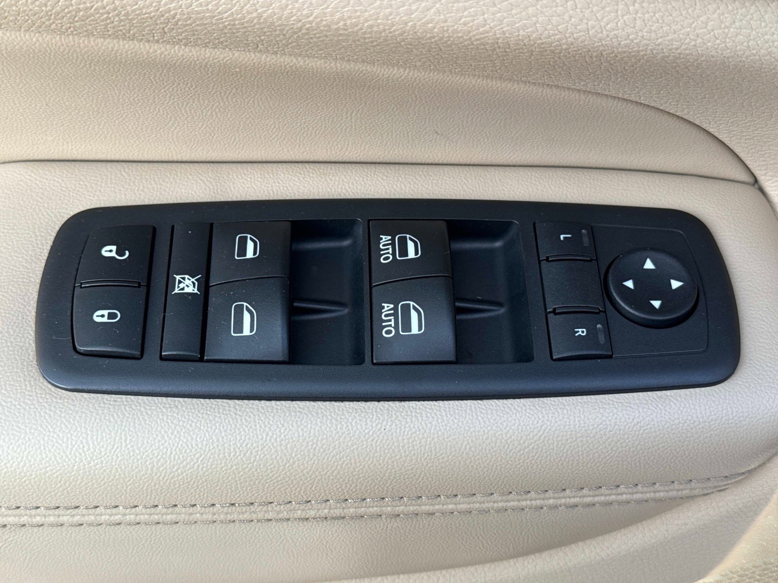 Used 2017 Jeep Grand Cherokee Limited w/ Luxury Group II RWD image 23