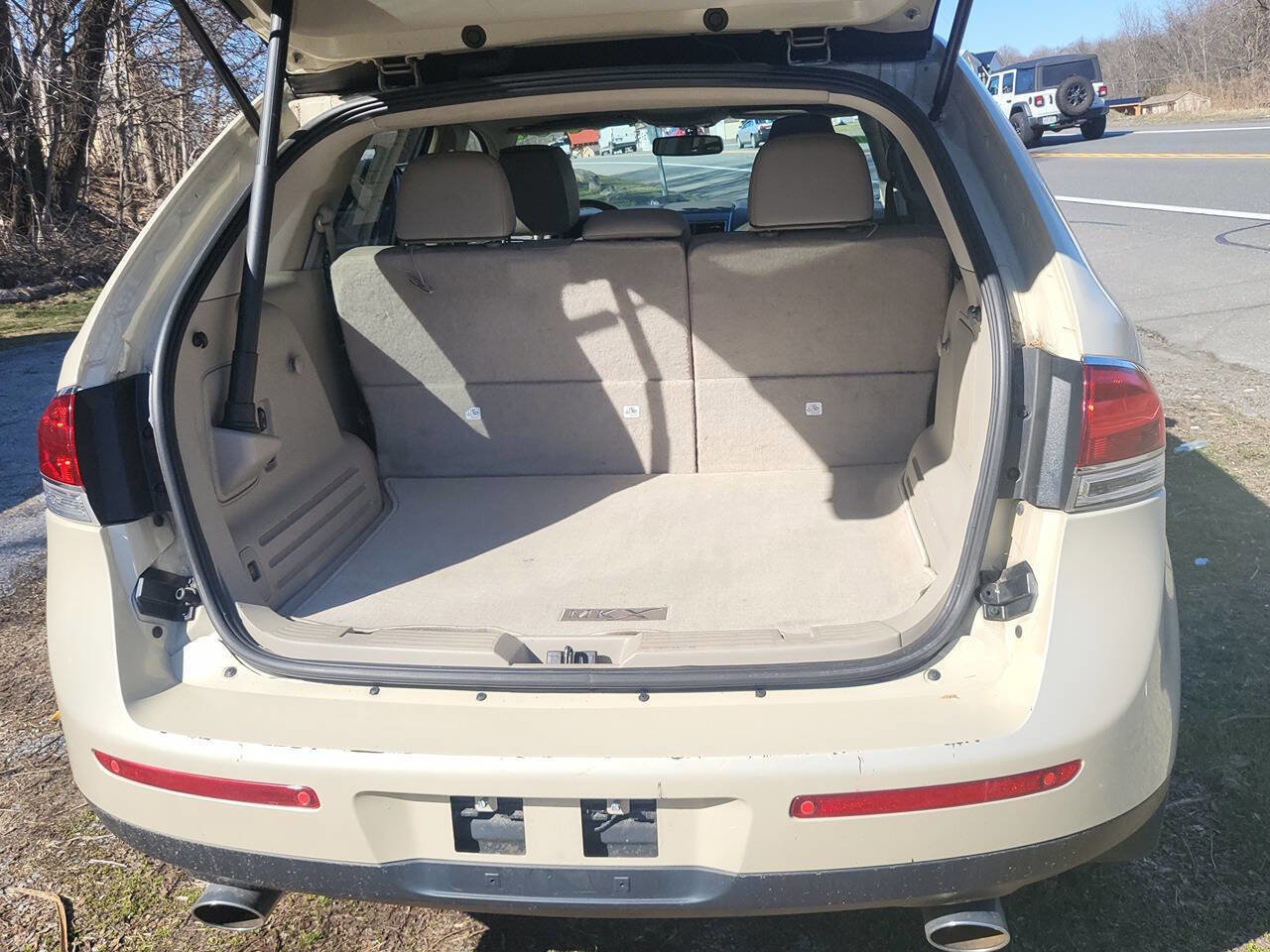 Used 2015 Lincoln MKX AWD w/ Equipment Group 102A image 23