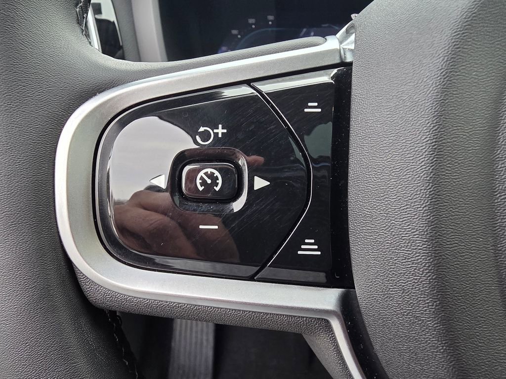 Used 2025 Volvo V60 B5 Cross Country Plus image 27