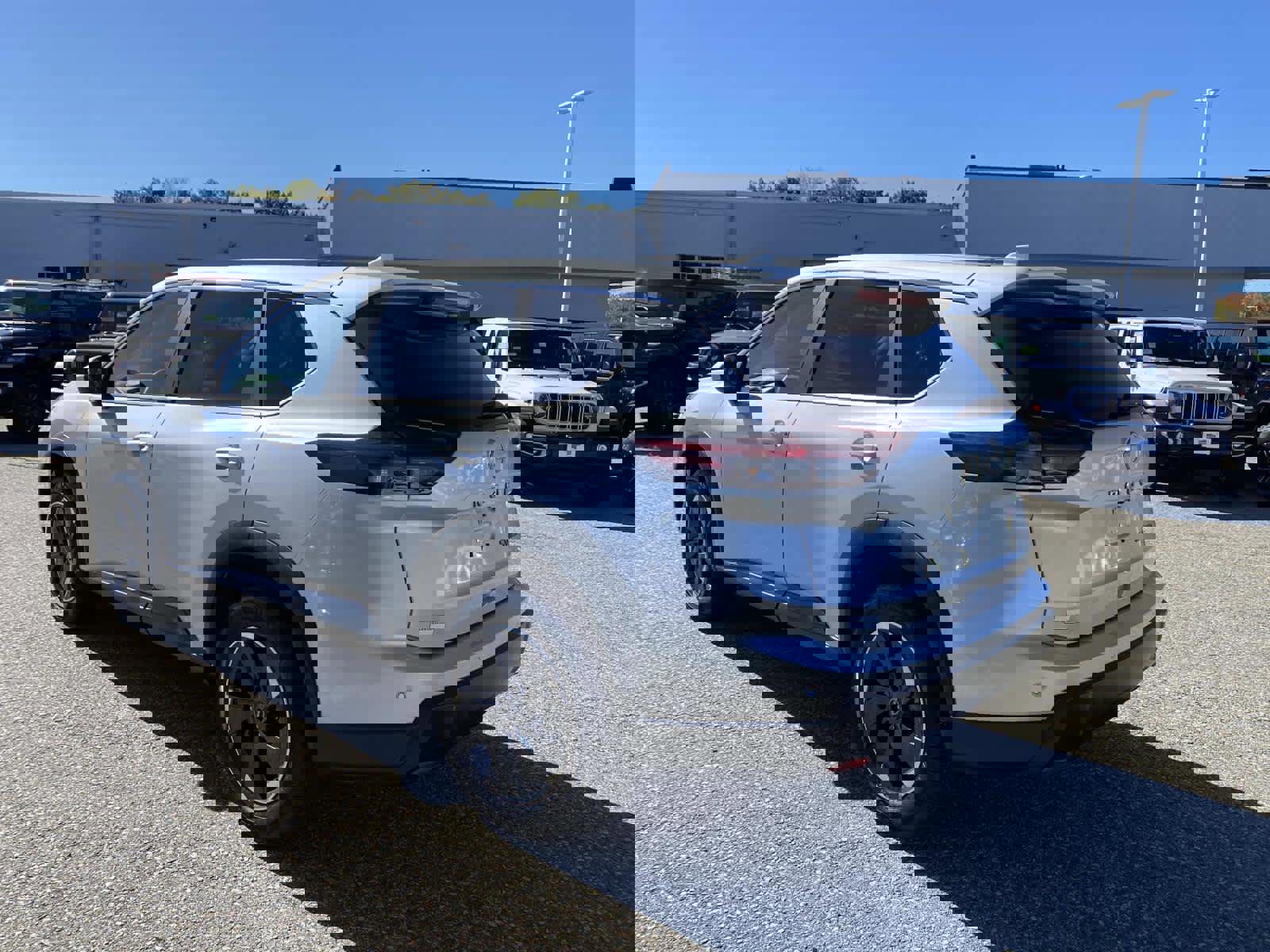 Used 2024 Nissan Rogue SV image 7