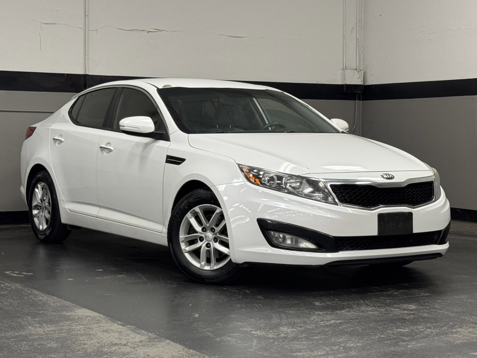 Used 2013 Kia Optima LX w/ Convenience Plus Pkg image 2