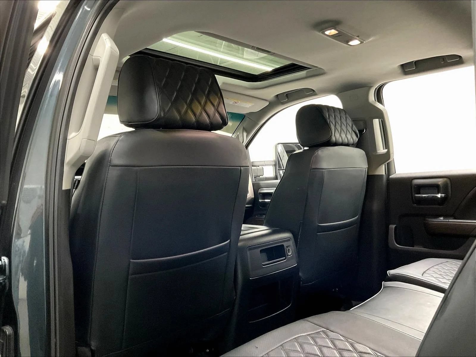 Used 2018 GMC Sierra 2500 Denali w/ Duramax Plus Package AWD/4WD image 44