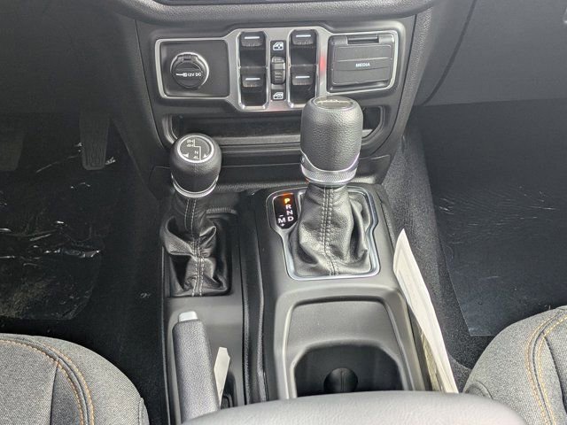 New 2025 Jeep Gladiator Sport image 17