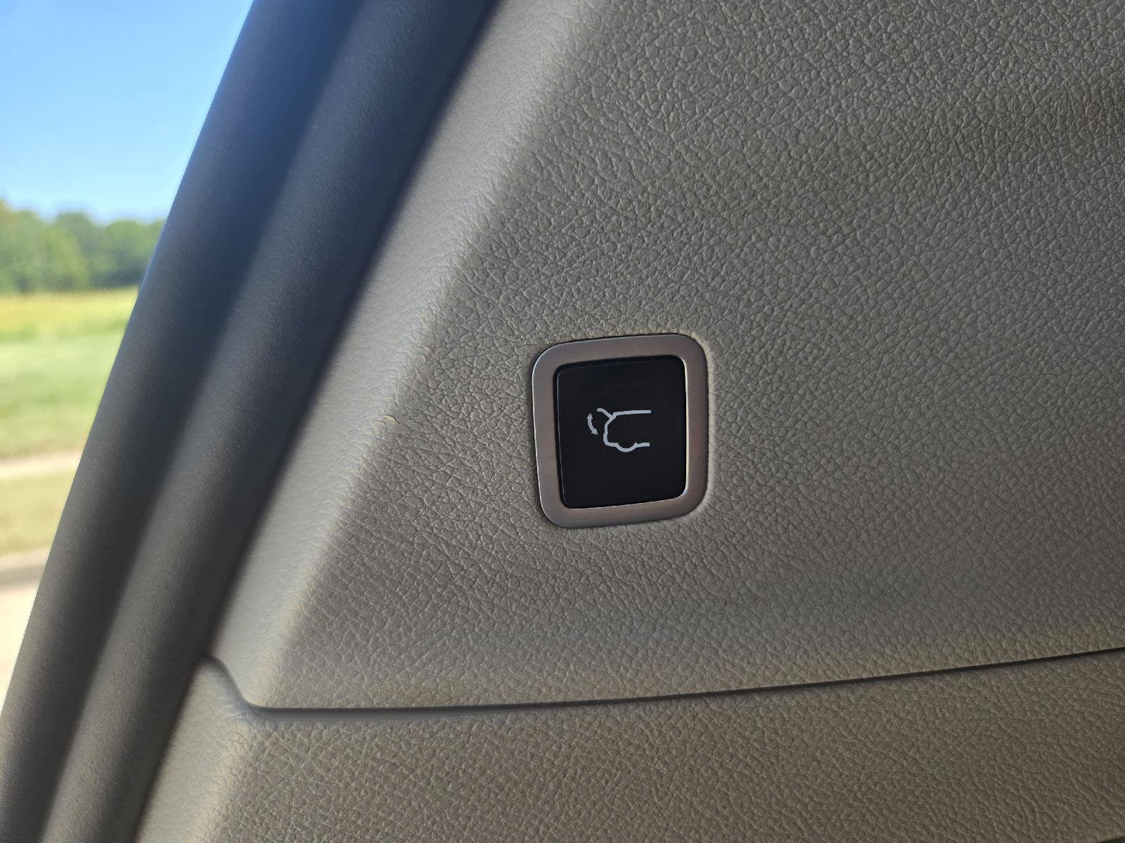 Used 2019 Chrysler Pacifica Touring-L Plus w/ Tire & Wheel Group FWD image 10