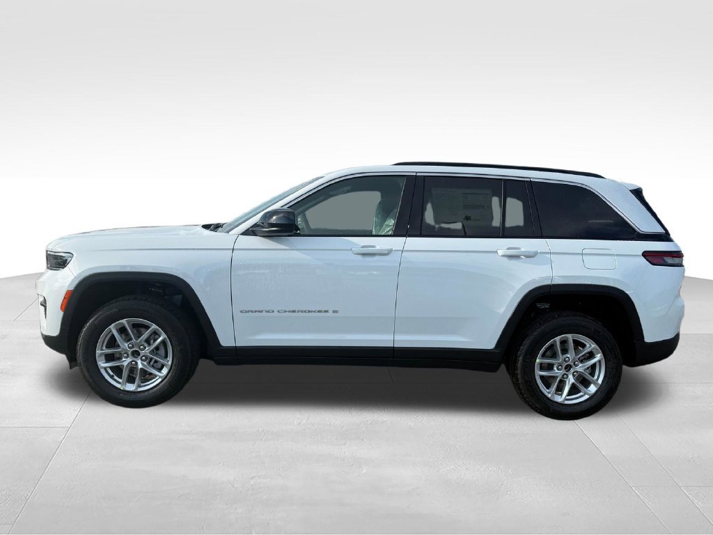 New 2026 Jeep Grand Cherokee Laredo AWD/4WD image 2