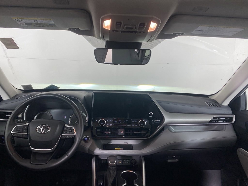 Used 2023 Toyota Highlander XLE image 14