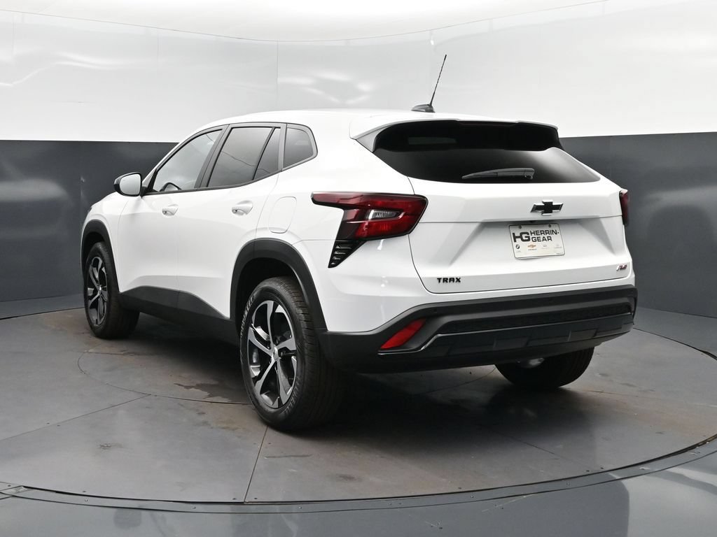 New 2026 Chevrolet Trax RS w/ Sunroof Package FWD image 5