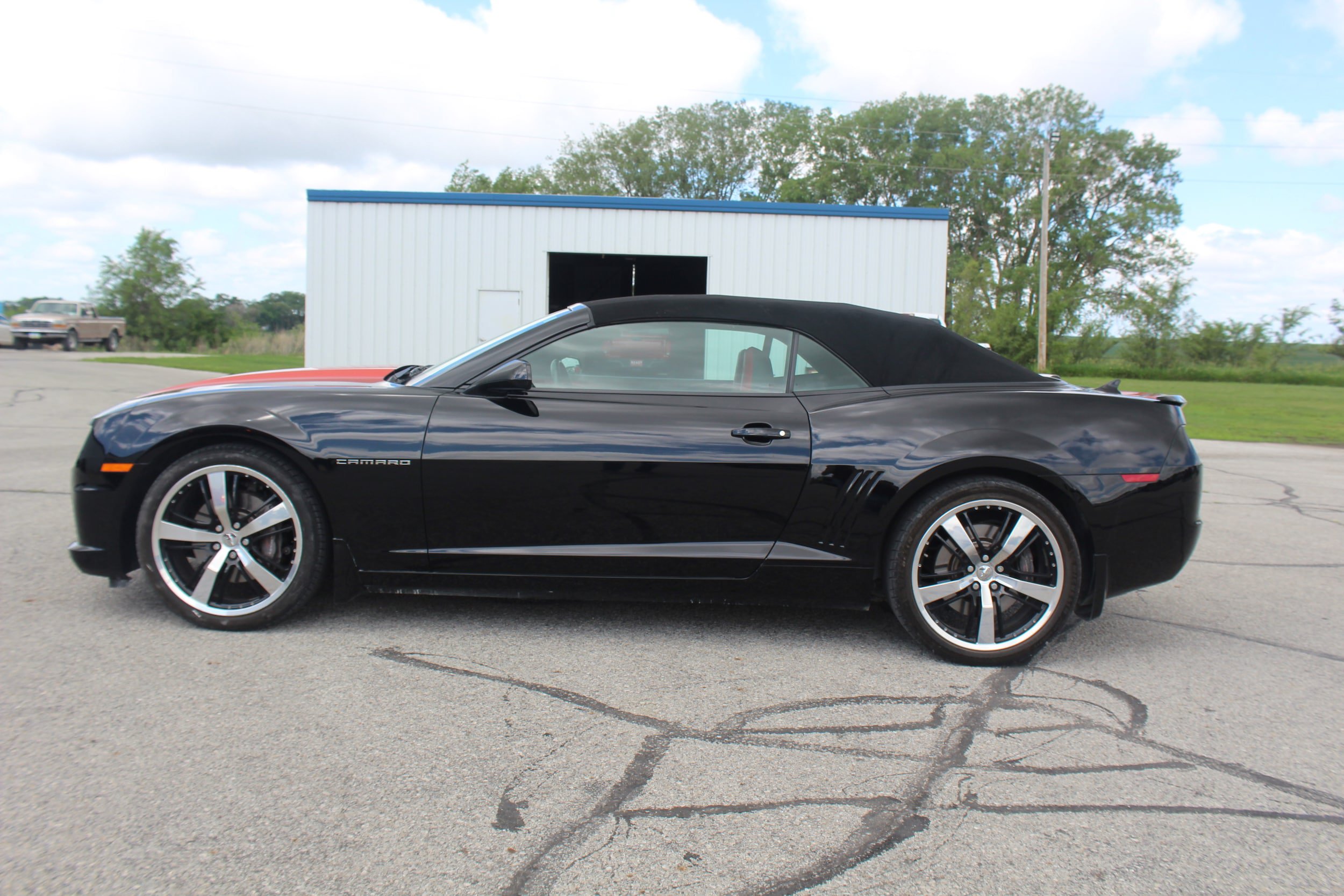 Used 2011 Chevrolet Camaro SS RWD image 2