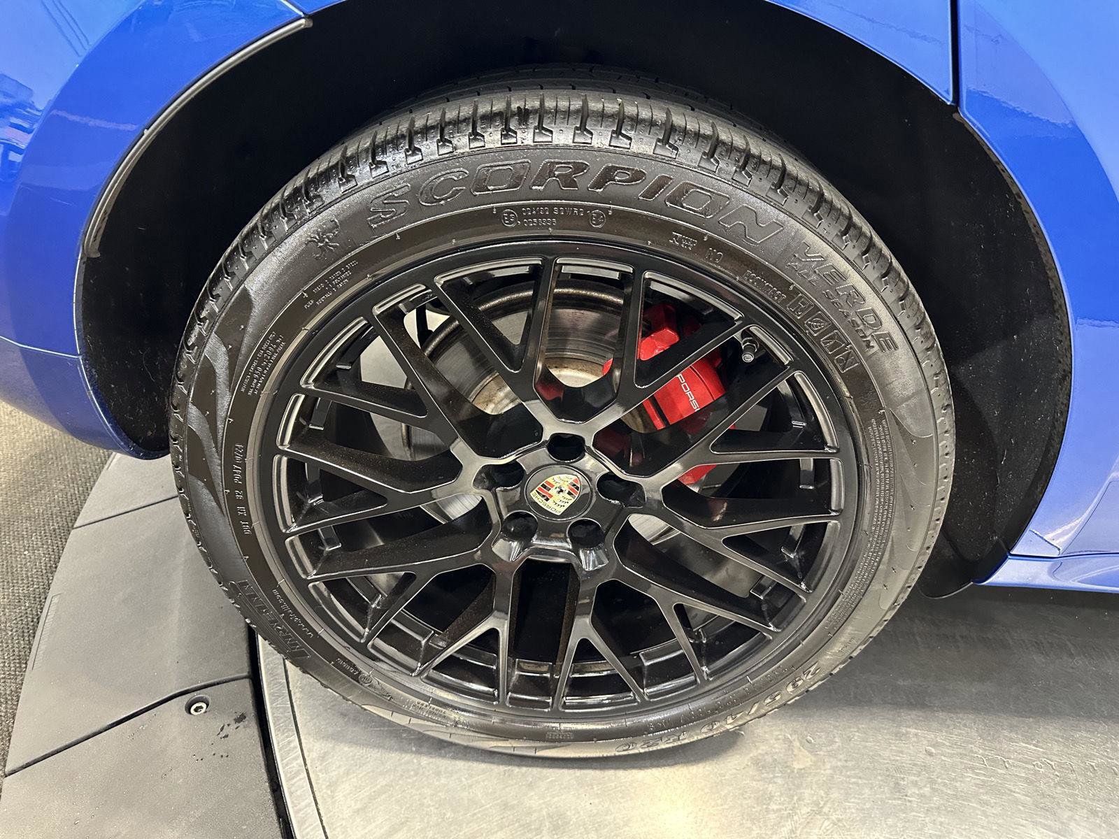 Used 2018 Porsche Macan GTS AWD/4WD image 14