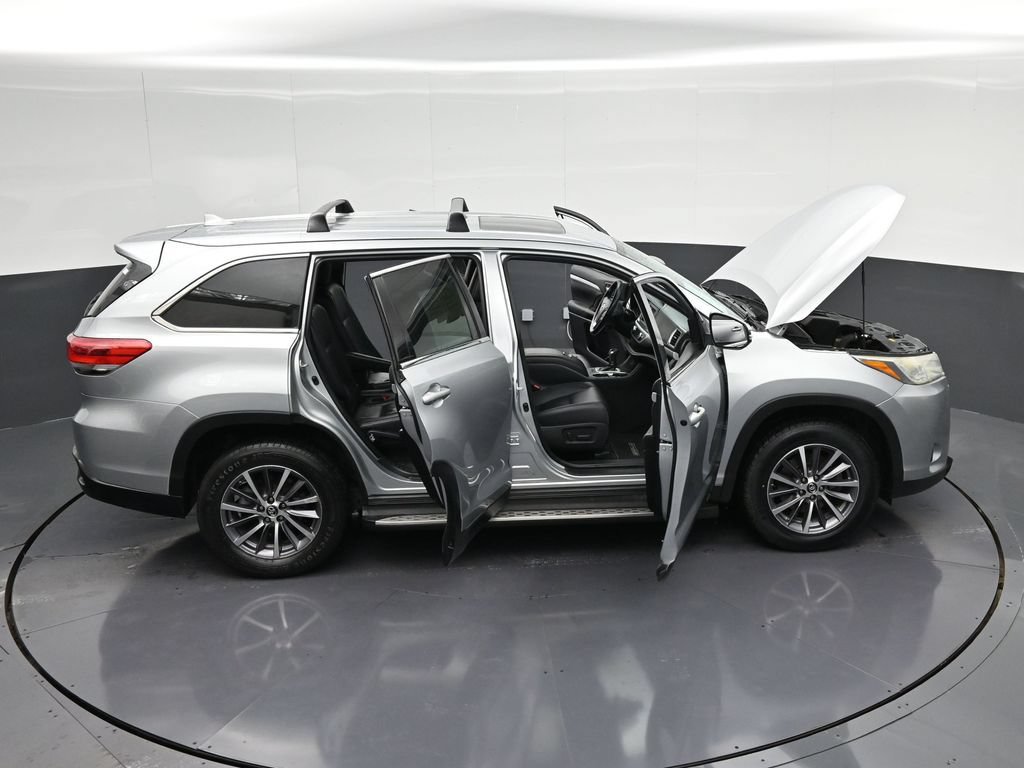 Used 2019 Toyota Highlander XLE FWD image 37