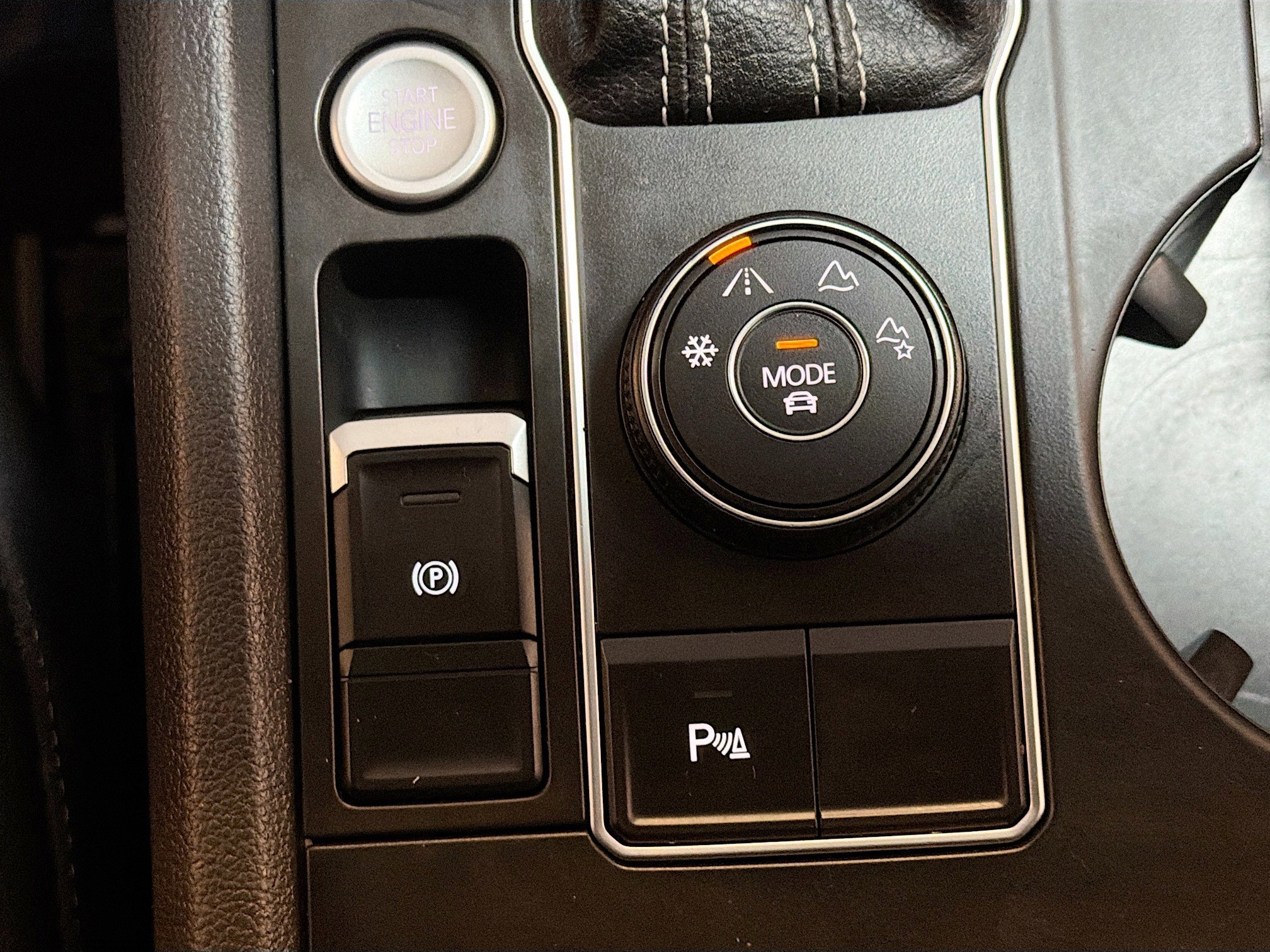 Used 2021 Volkswagen Atlas SE image 25