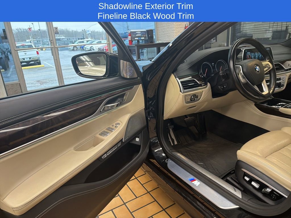 Used 2017 BMW 750i xDrive image 17