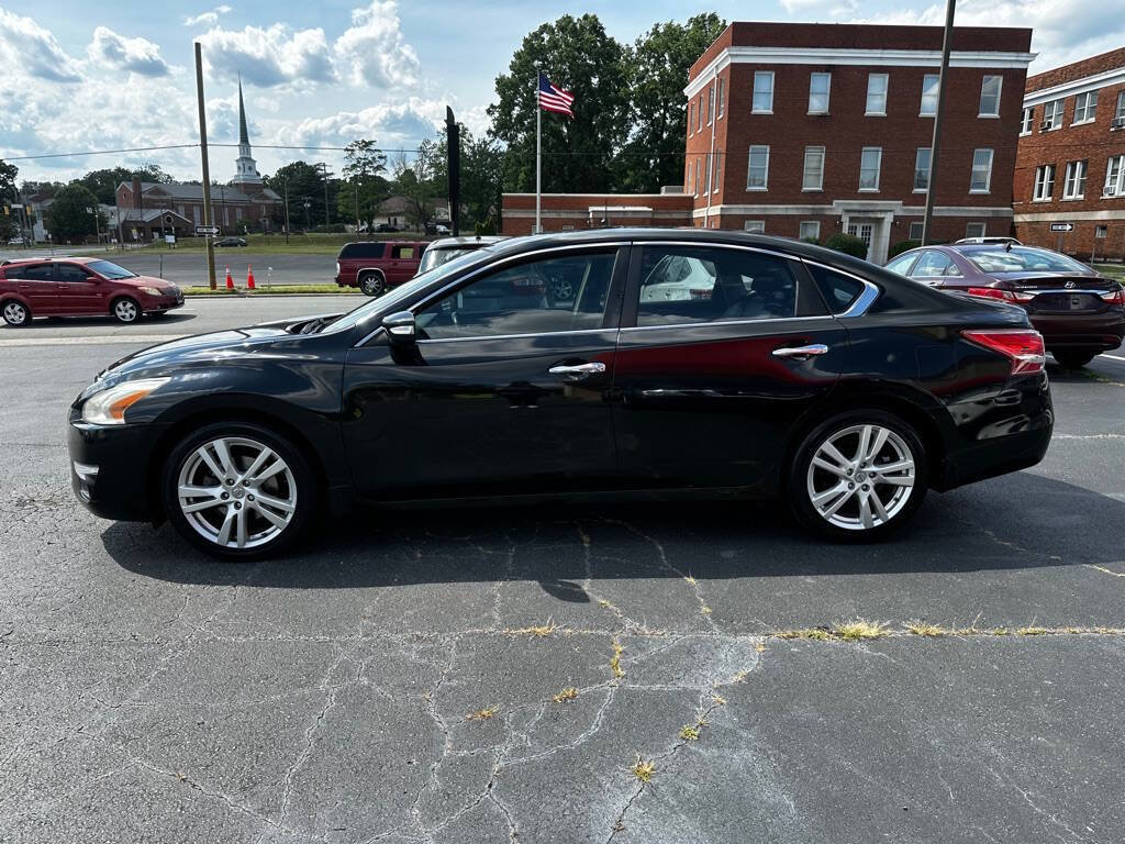 Used 2013 Nissan Altima 3.5 SL w/ Technology Pkg FWD image 4