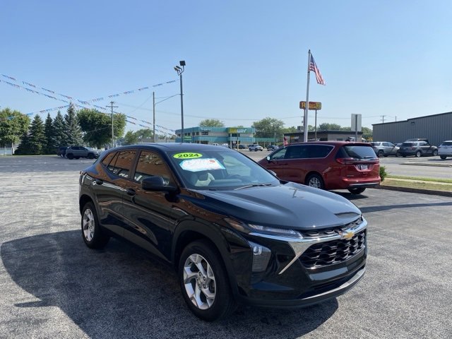 Used 2024 Chevrolet Trax LS w/ LS Convenience Package image 3
