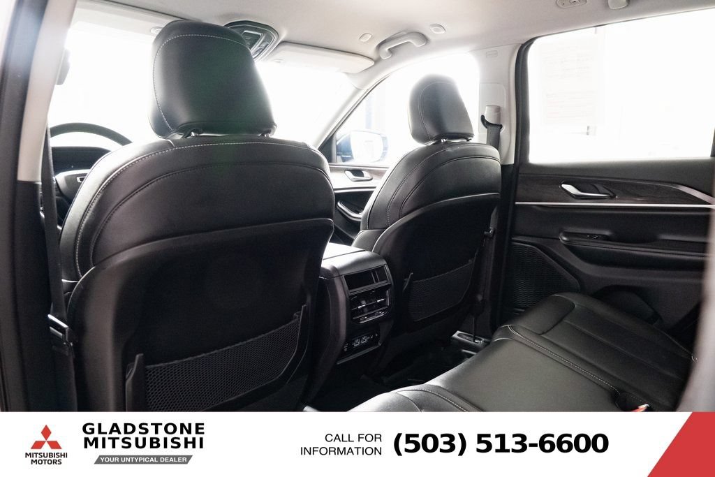Used 2023 Jeep Grand Cherokee Limited AWD/4WD image 21