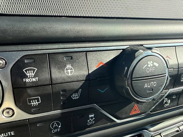 Used 2019 Jeep Wrangler Unlimited Sahara AWD/4WD image 28