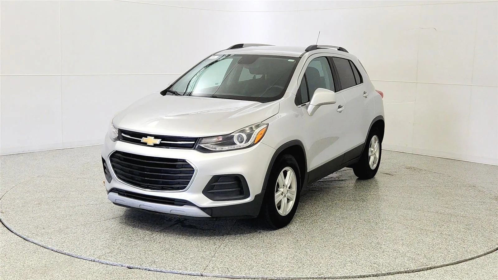 Used 2019 Chevrolet Trax LT w/ Driver Confidence Package FWD image 3