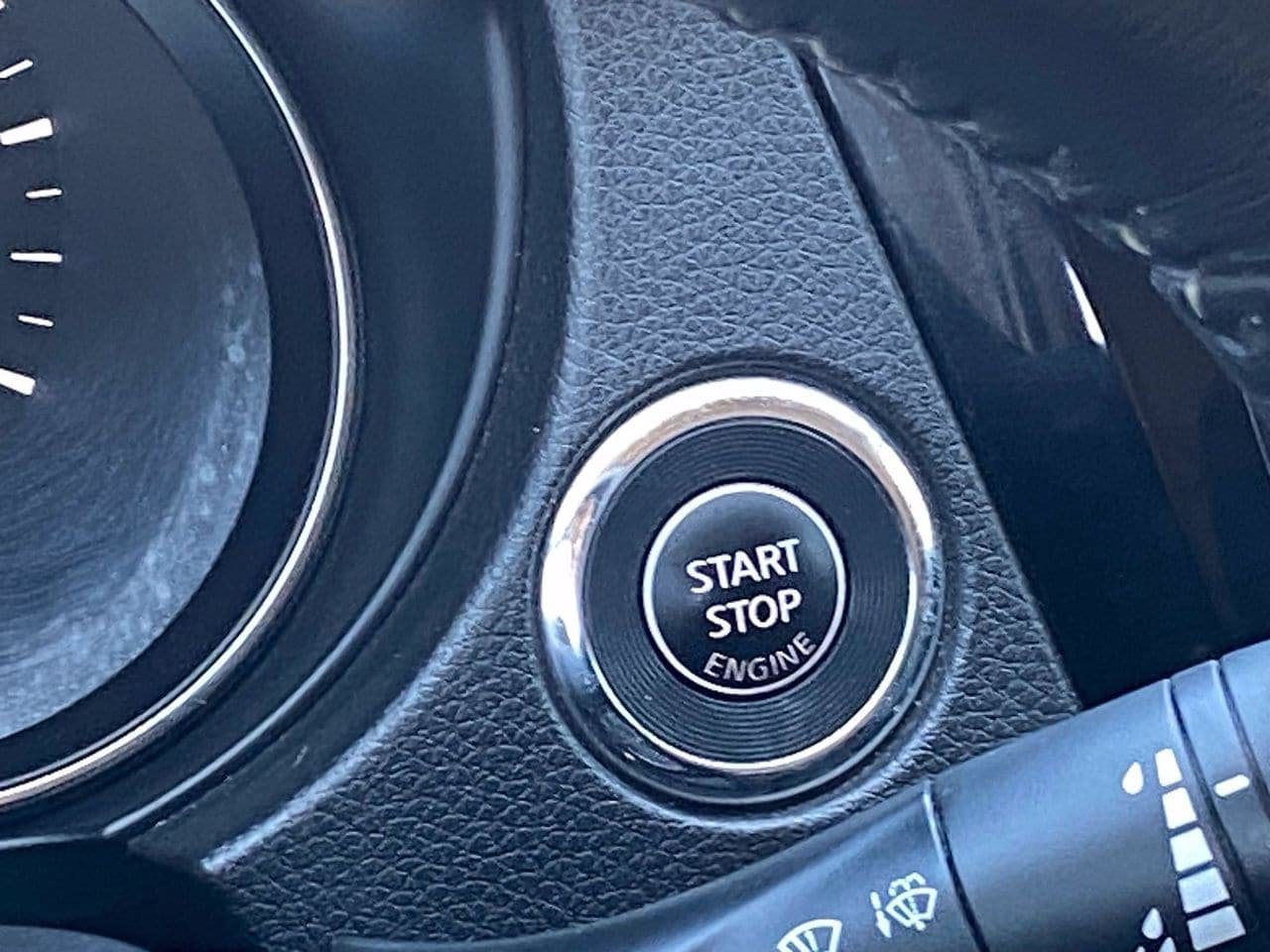 Used 2017 Nissan Rogue SV FWD image 23