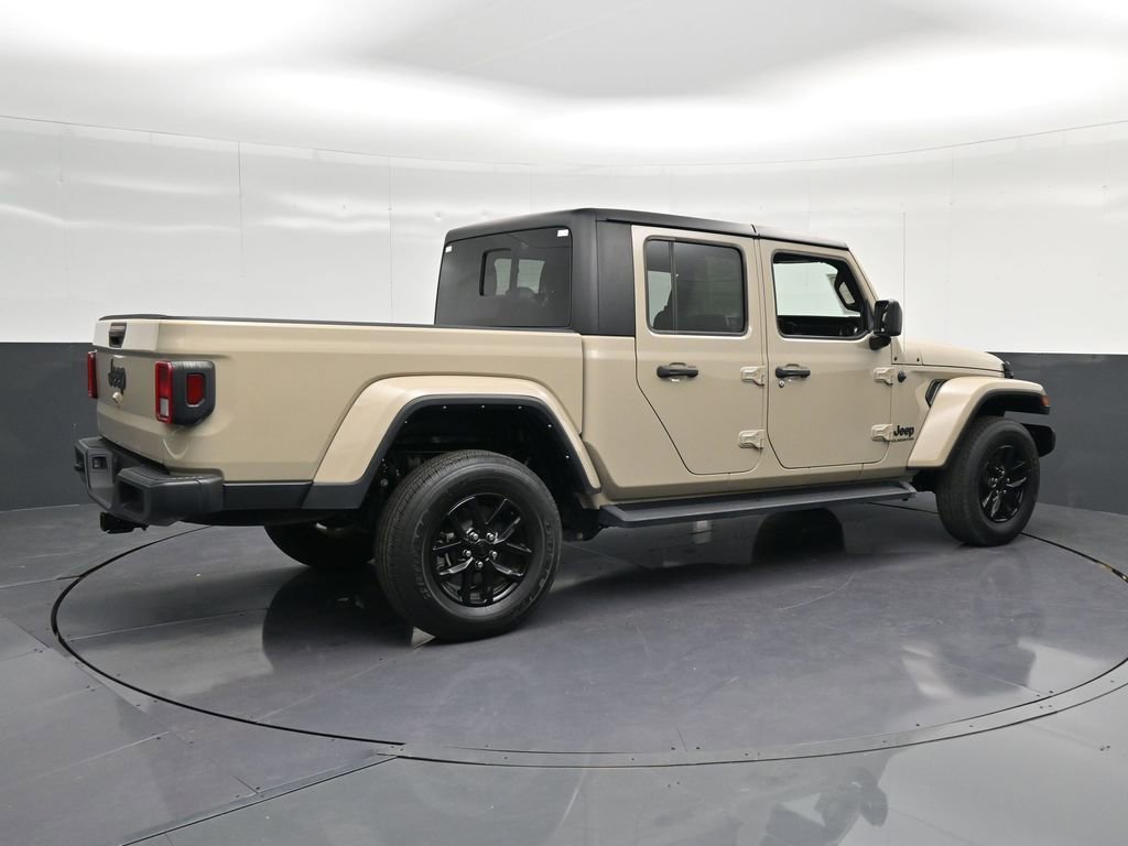 Used 2022 Jeep Gladiator Sport image 3