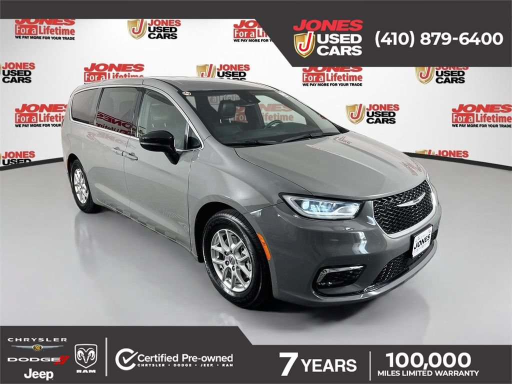 Used 2025 Chrysler Pacifica Select FWD image 1